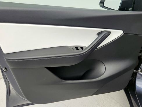 Used 2020 Tesla Model Y Long Range image 10