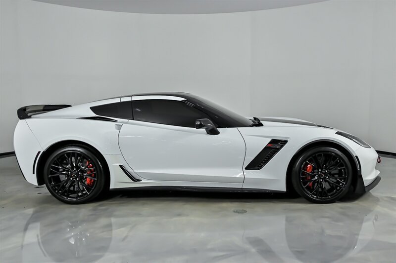 Used 2016 Chevrolet Corvette Z06 w/ 3LZ Preferred Equipment Group RWD image 10