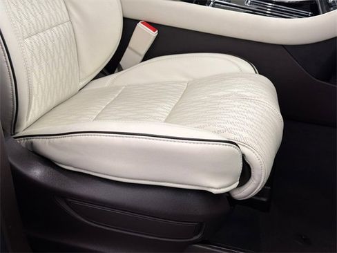 Used 2023 Lincoln Aviator Black Label w/ Jet Package image 12