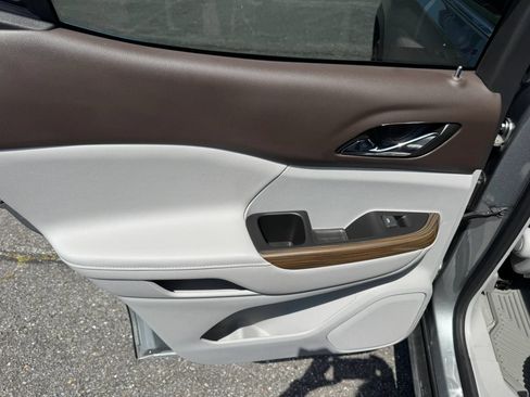 Used 2023 GMC Acadia SLE AWD/4WD image 34