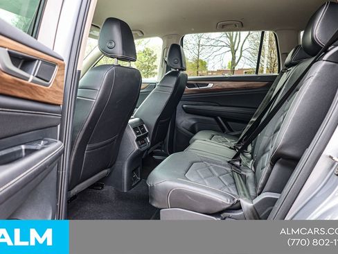 Used 2025 Volkswagen Atlas SE FWD image 19