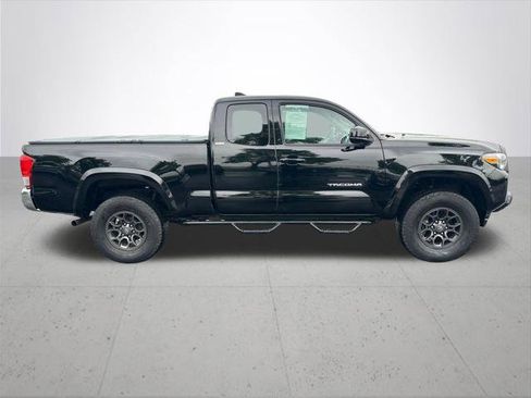 Certified 2017 Toyota Tacoma SR5 AWD/4WD image 7
