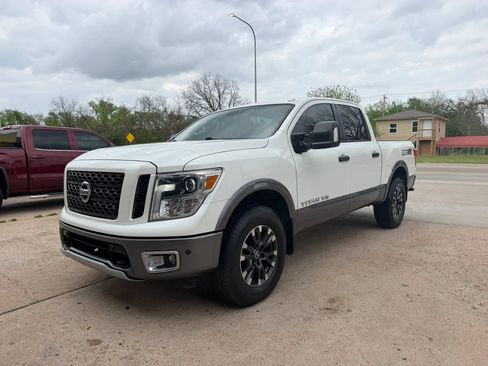 Used 2019 Nissan Titan PRO-4X w/ Pro-4x Convenience Package AWD/4WD image 4