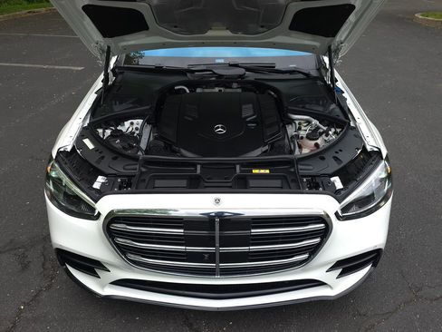 Used 2022 Mercedes-Benz S 580 4MATIC Sedan w/ AMG Line Package image 73