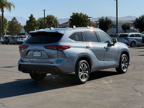 Used 2022 Toyota Highlander XLE FWD image 5