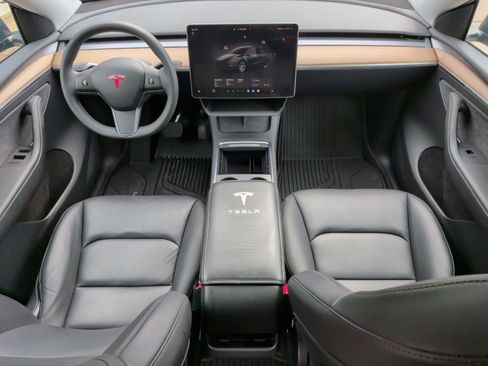 Used 2024 Tesla Model Y Long Range image 30