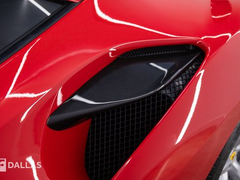 Used 2022 Ferrari F8 Tributo RWD image 10