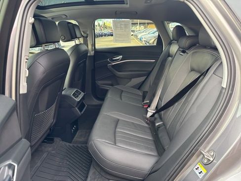 Used 2019 Audi e-tron Premium Plus image 17