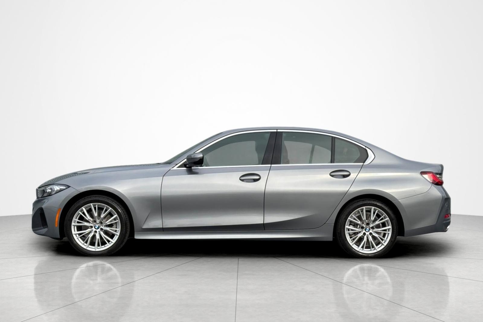 Used 2024 BMW 330i Sedan w/ Convenience Package RWD image 2