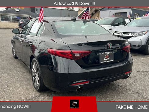 Used 2018 Alfa Romeo Giulia image 3