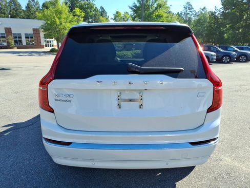 Certified 2024 Volvo XC90 T8 Plus AWD/4WD image 4