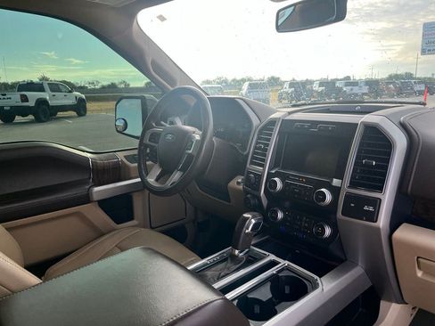 Used 2019 Ford F150 Lariat w/ Equipment Group 502A Luxury AWD/4WD image 16