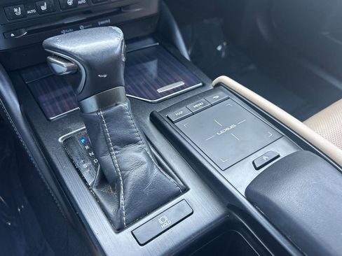 Used 2019 Lexus ES 350 Ultra Luxury w/ Accessory Package 2 image 18