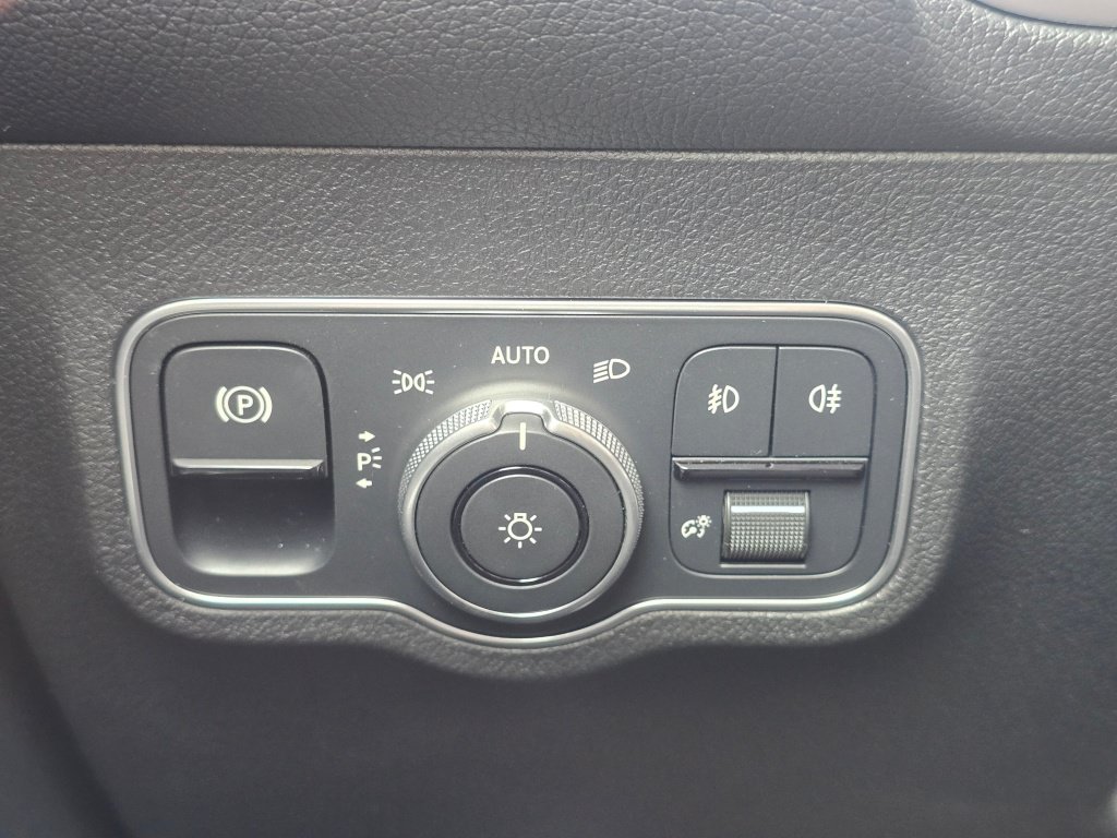 New 2026 Mercedes-Benz GLB 250 4MATIC image 37