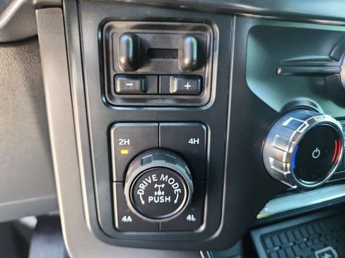 Used 2025 Ford F150 Lariat w/ Equipment Group 502A High AWD/4WD image 31