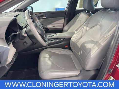 Used 2021 Toyota Avalon Limited image 18