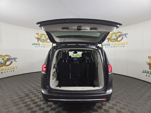 Certified 2022 Chrysler Pacifica Touring-L FWD image 34