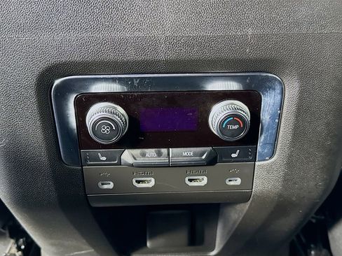 Used 2021 GMC Yukon SLT w/ SLT Premium Package image 28