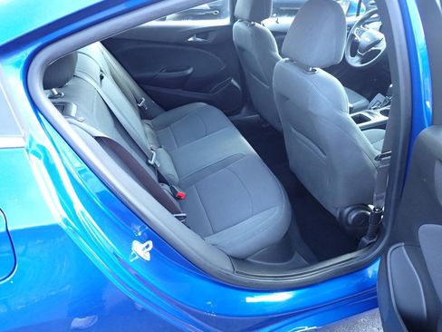 Used 2017 Chevrolet Cruze LT w/ Convenience Package FWD image 10