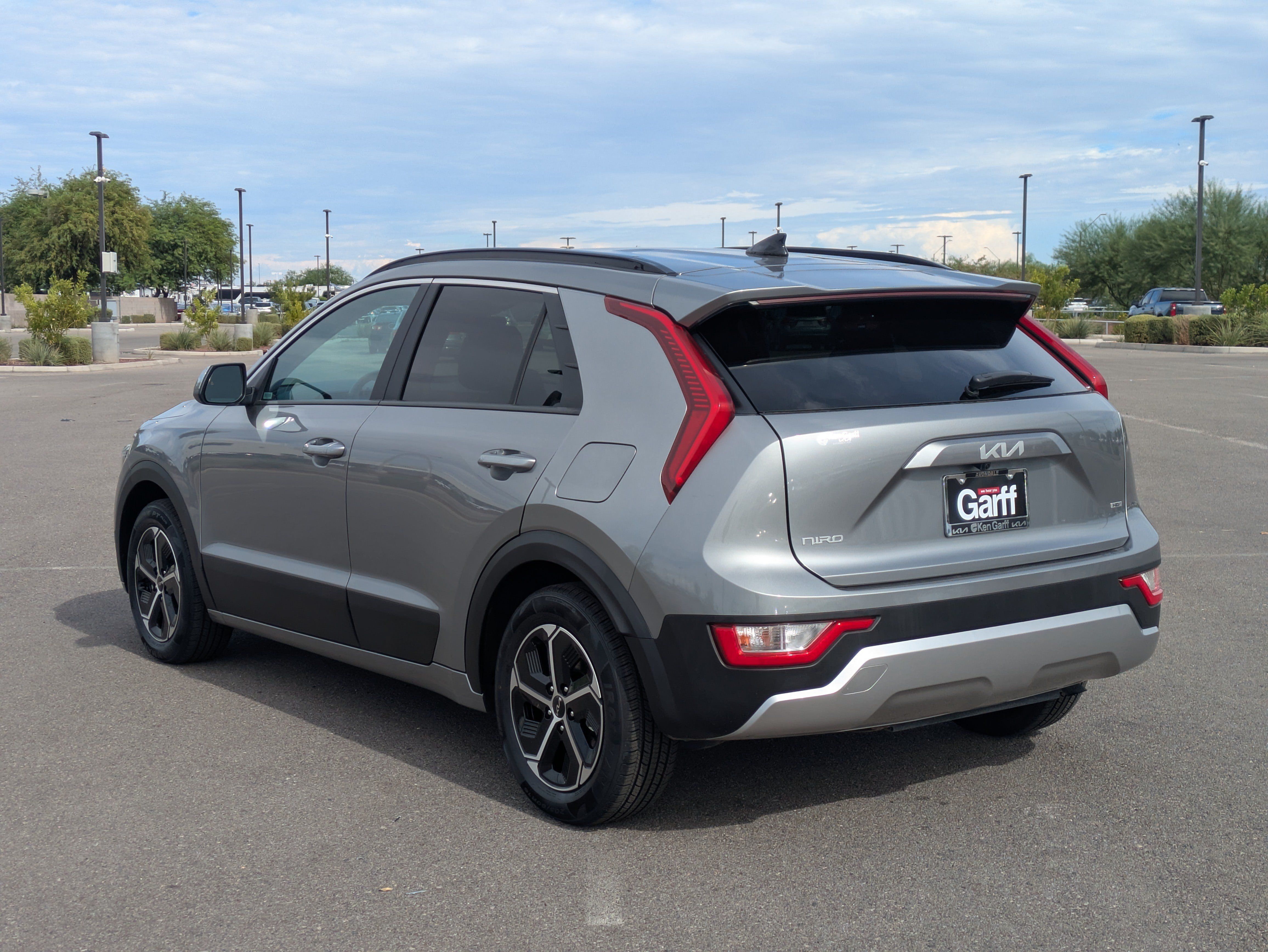 Certified 2025 Kia Niro LX FWD image 3