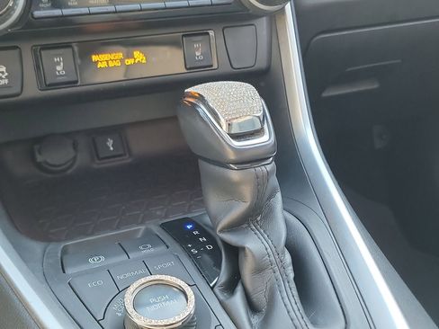 Used 2021 Toyota RAV4 Limited image 18