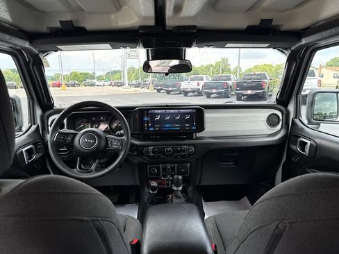 Used 2024 Jeep Wrangler Unlimited AWD/4WD image 16