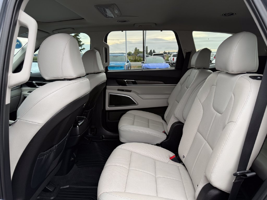 Certified 2022 Kia Telluride EX w/ EX Premium Package AWD/4WD image 16