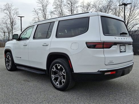 Used 2023 Jeep Wagoneer Series III w/ Preferred Equipment Group image 7