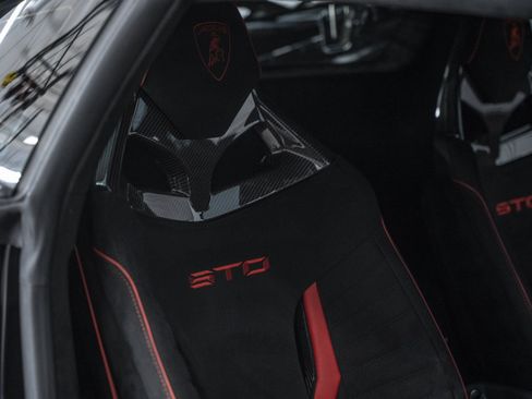 Used 2024 Lamborghini Huracan STO RWD image 34