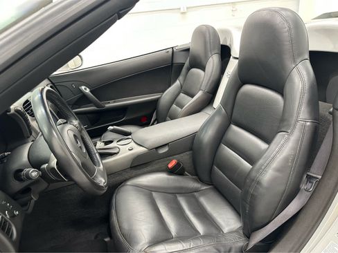 Used 2007 Chevrolet Corvette Convertible w/ Preferred Equipment Group RWD image 11