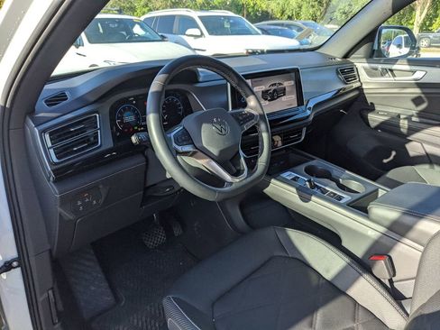 Used 2025 Volkswagen Atlas Cross Sport SE image 7