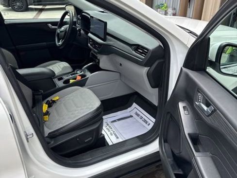 Used 2023 Ford Escape Platinum w/ Premium Technology Package AWD/4WD image 16