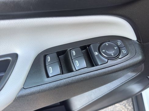 Used 2020 Chevrolet Equinox LS w/ LS Convenience Package FWD image 11
