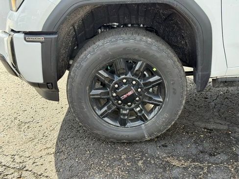 New 2026 GMC Sierra 2500 AT4 w/ AT4 Premium Plus Package AWD/4WD image 11