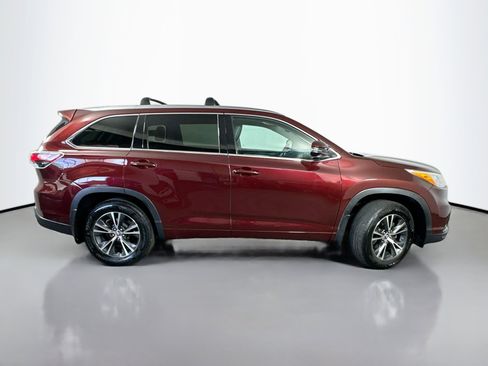 Used 2016 Toyota Highlander XLE AWD/4WD image 8