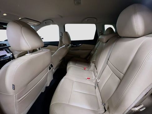 Used 2019 Nissan Rogue SL image 25