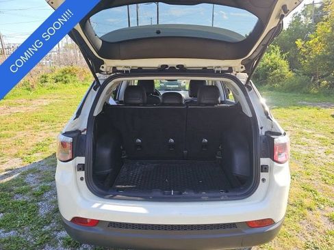 Used 2017 Jeep Compass Latitude w/ Popular Equipment Group AWD/4WD image 5