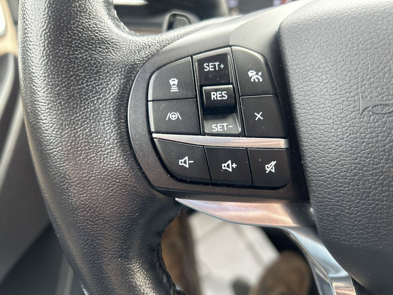 Used 2020 Ford Explorer Limited AWD/4WD image 19