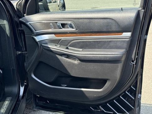Used 2018 Ford Explorer Limited w/ Equipment Group 301A image 6