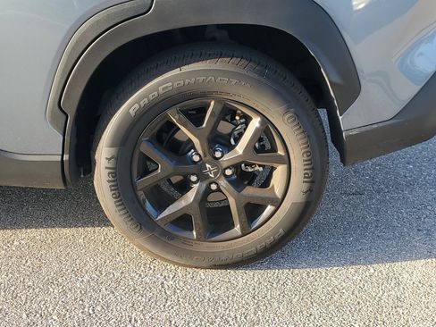 Used 2024 Toyota Corolla Cross L image 11