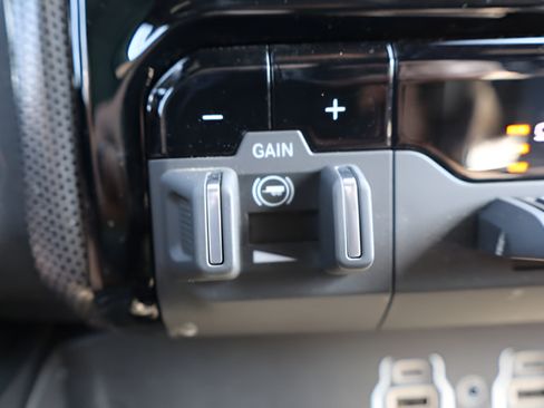 Used 2025 RAM 1500 Limited AWD/4WD image 16
