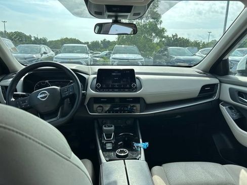 Used 2025 Nissan Rogue SV AWD/4WD image 5