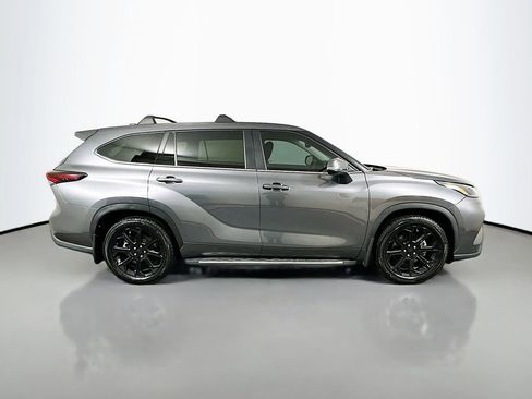 Used 2024 Toyota Highlander LE image 4