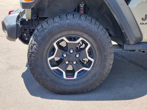 Used 2022 Jeep Gladiator Rubicon w/ LED Lighting Group AWD/4WD image 10