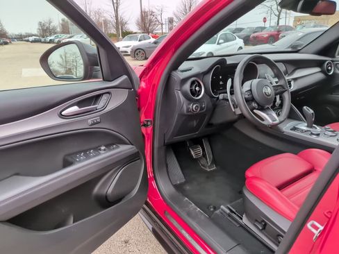 Used 2024 Alfa Romeo Stelvio Veloce AWD/4WD image 19
