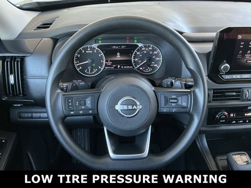 Used 2024 Nissan Pathfinder S image 5