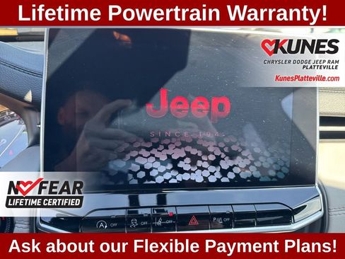 Used 2025 Jeep Compass Limited AWD/4WD image 17