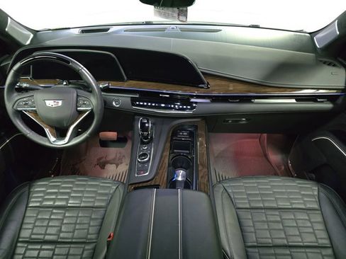 Certified 2024 Cadillac Escalade ESV Sport Platinum image 9