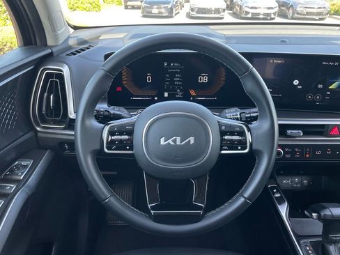 Used 2025 Kia Sorento EX w/ Panoramic Sunroof Package FWD image 14