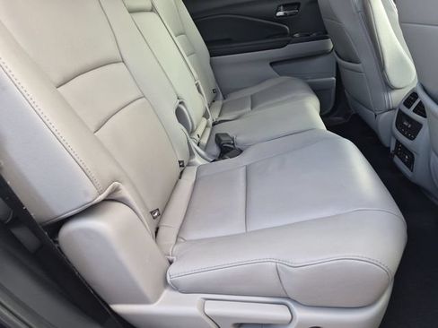 Used 2018 Honda Pilot Touring image 17